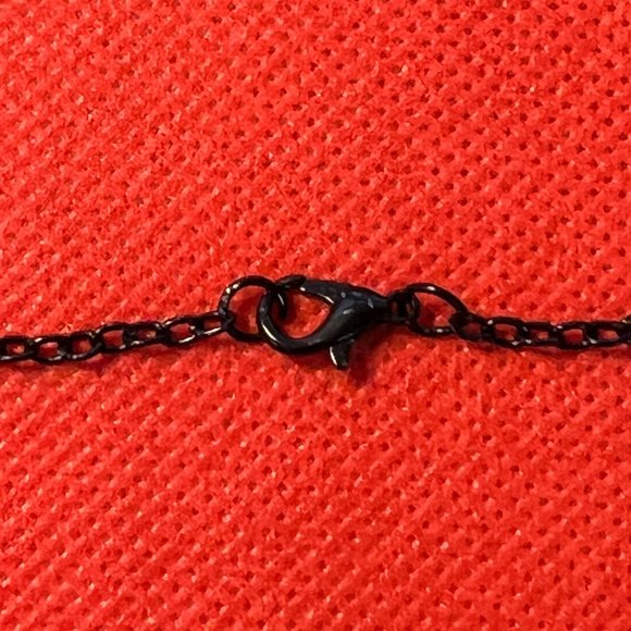 Artist's Paint Palette Black Tone Round Pendant Necklace - Picture 6 of 6